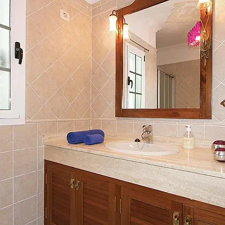 Puerto Del Carmen Sleeps 8 Air Con Wifi Villa